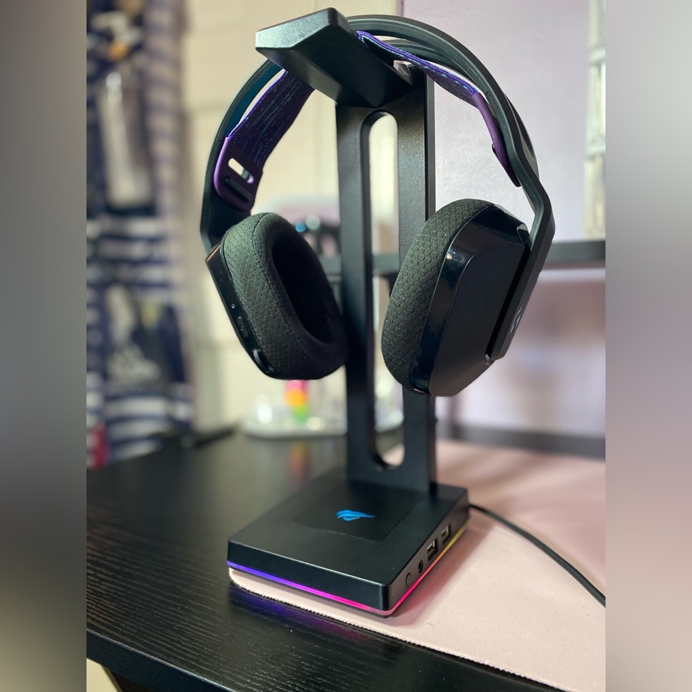 RGB LED Headset Stand, 2 USB Ports, 1 Auxiliary Port